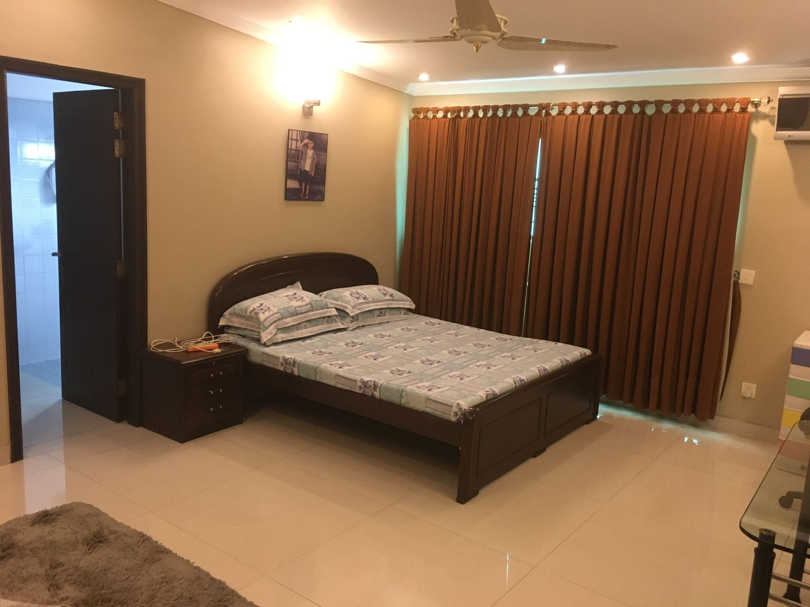5 Bedroom House for Rent in Garden Town Lahore