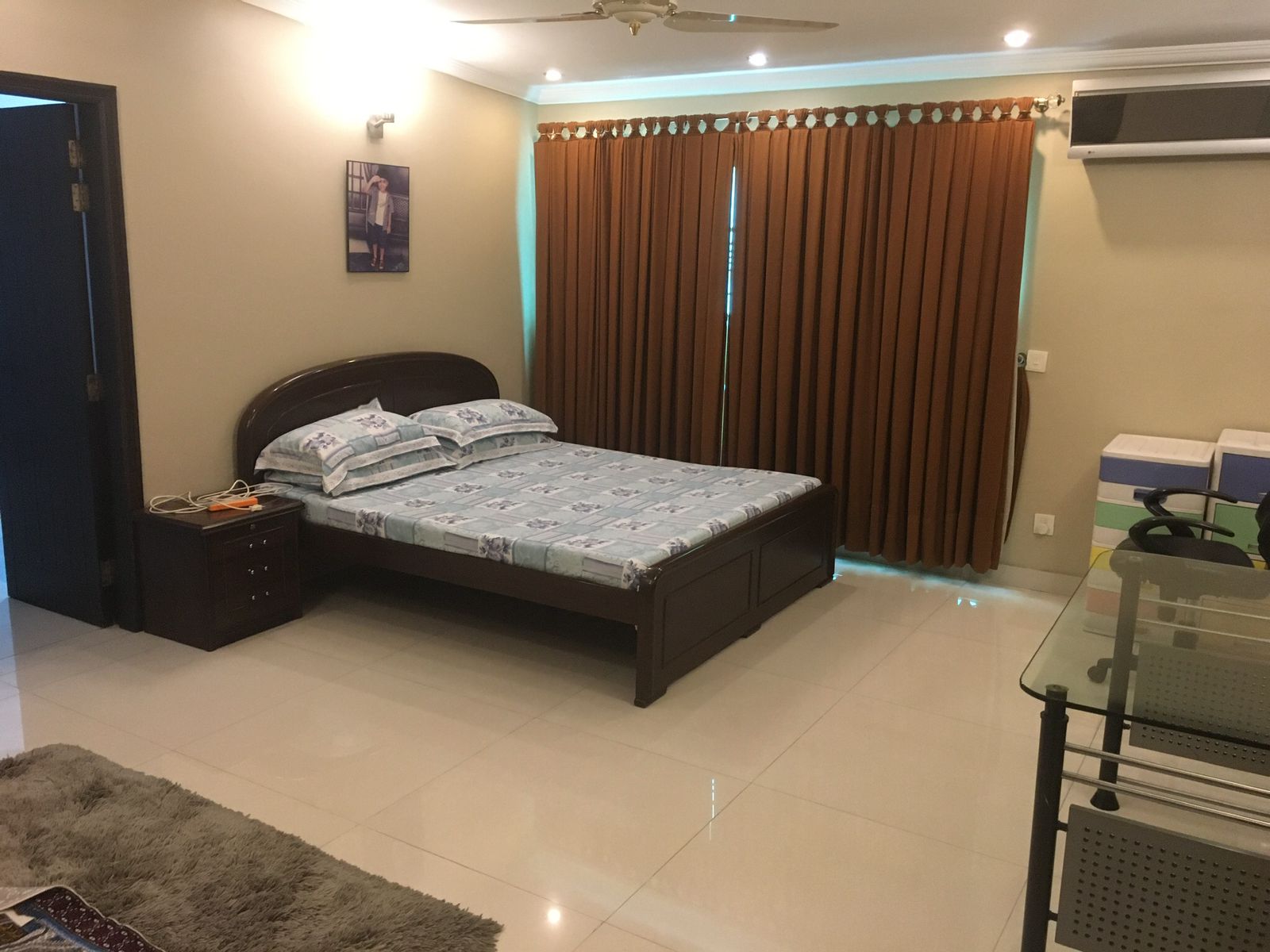 5 Bedroom House for Rent in Garden Town Lahore