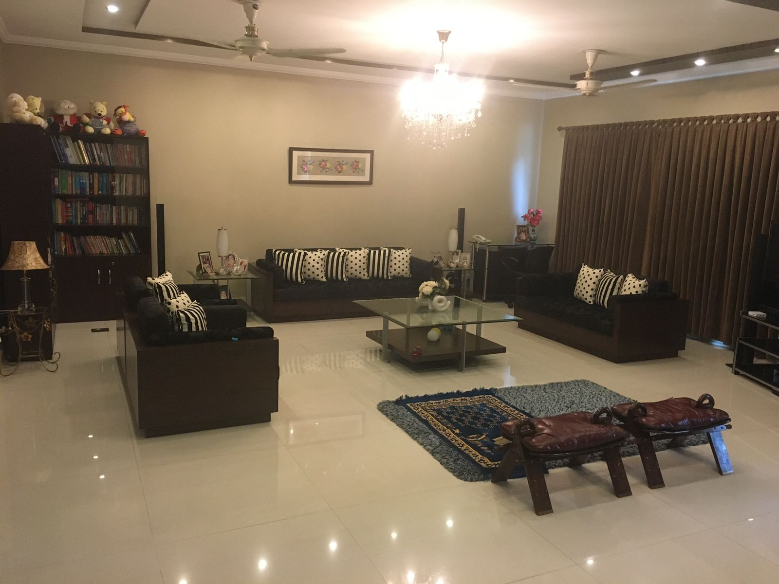 5 Bedroom House for Rent in Garden Town Lahore
