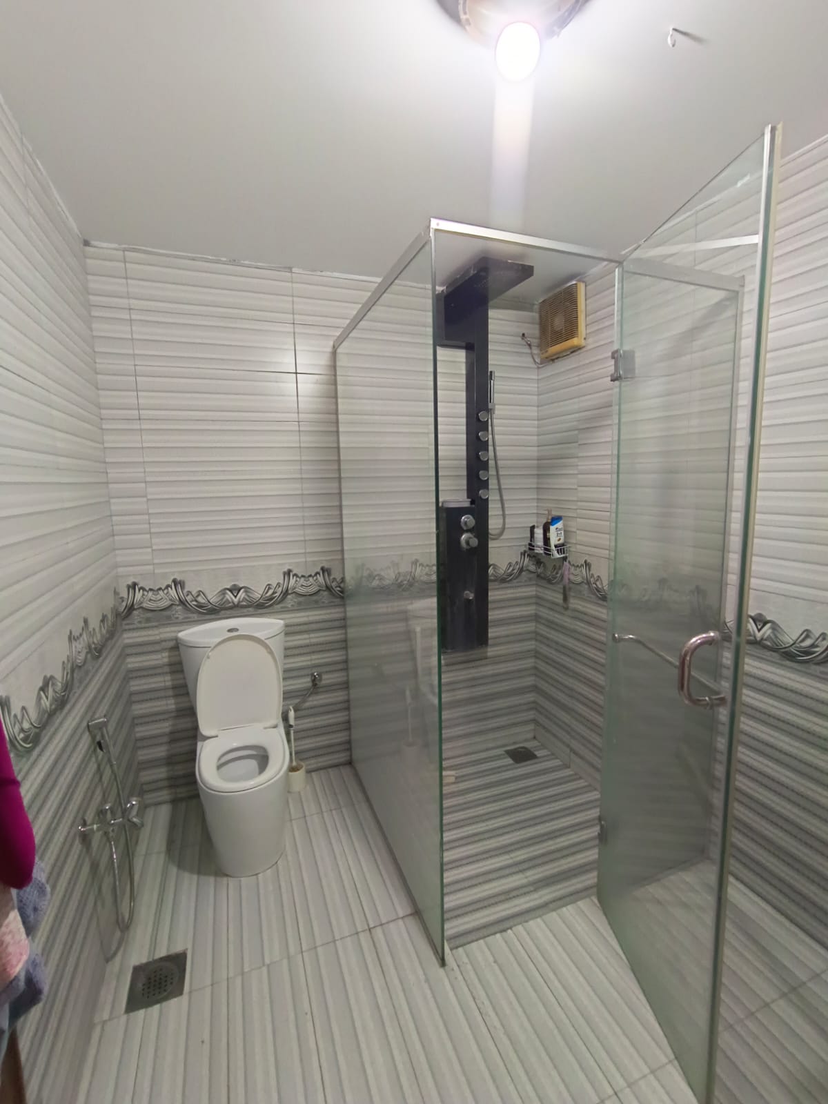 1 Kanal Upper Portion for Rent in Garden Town Lahore