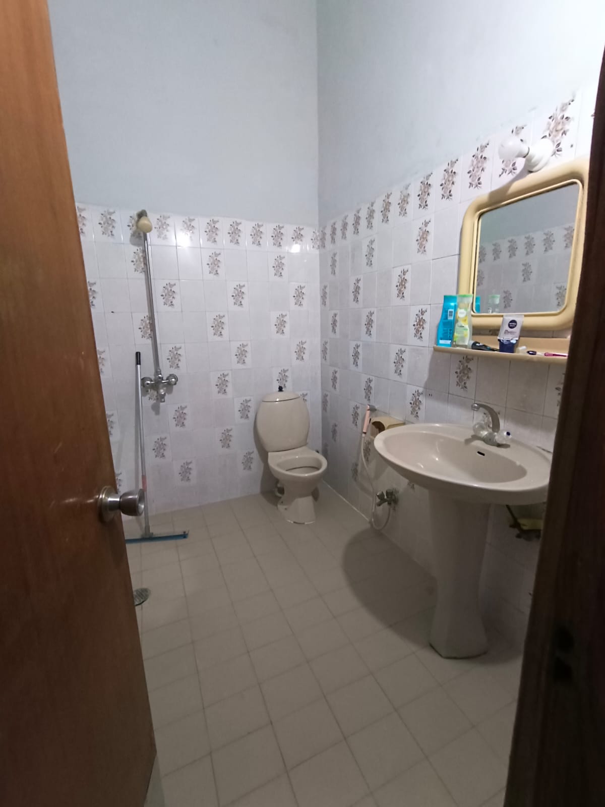 1 Kanal Upper Portion for Rent in Garden Town Lahore